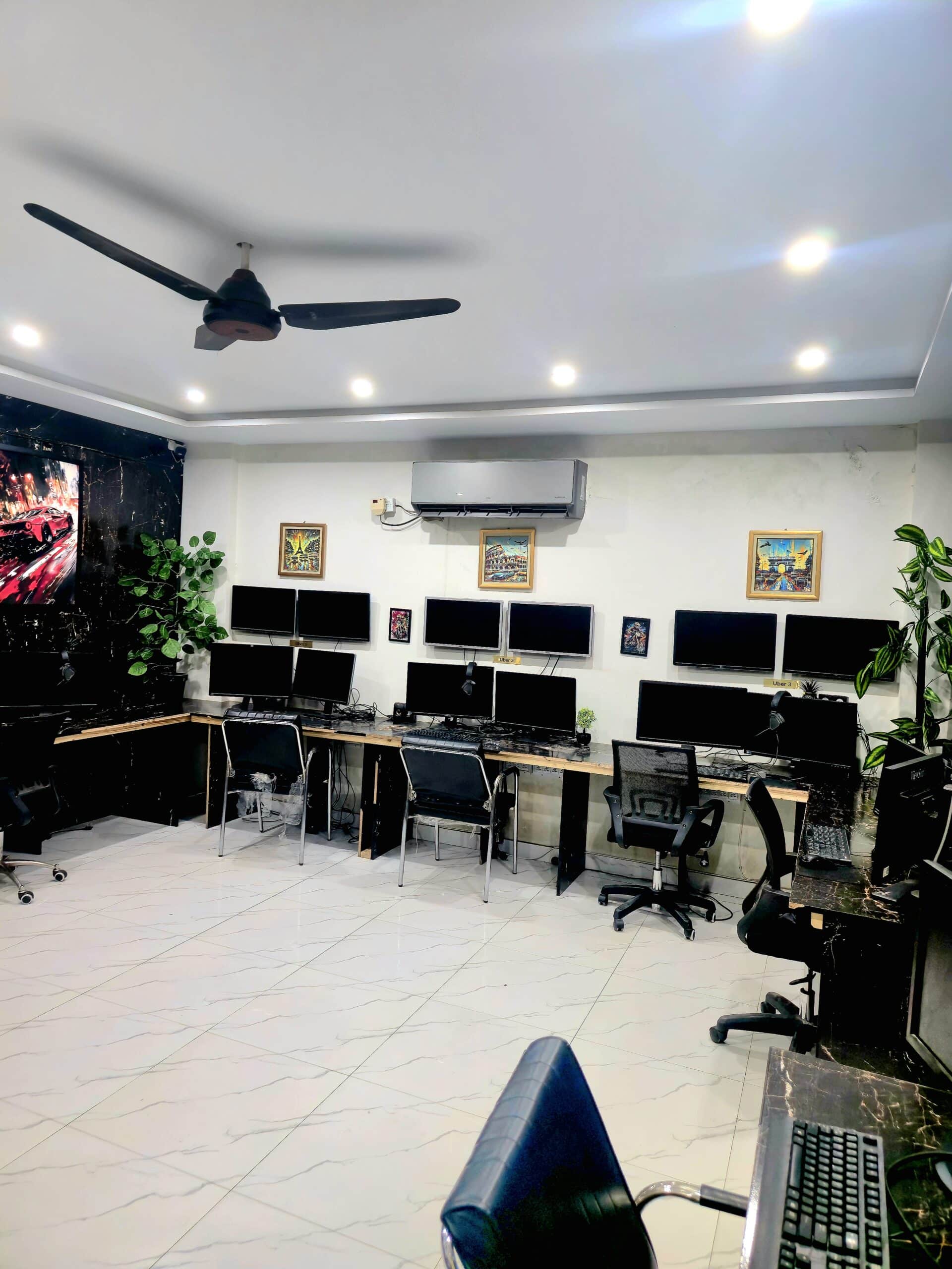 Senior dispatcher workstation with four-monitor setup